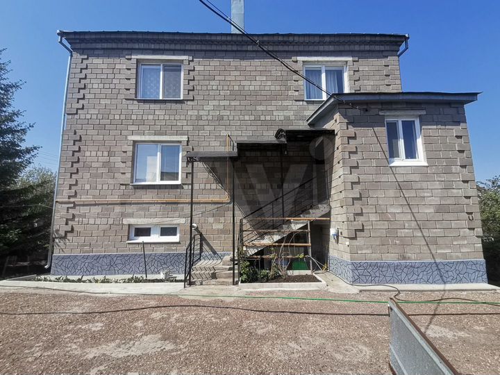 Дом 298 м² на участке 12 сот.