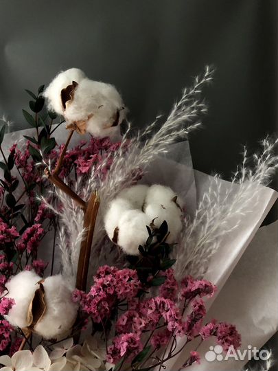 Букет из сухоцветов с ветками хлопка