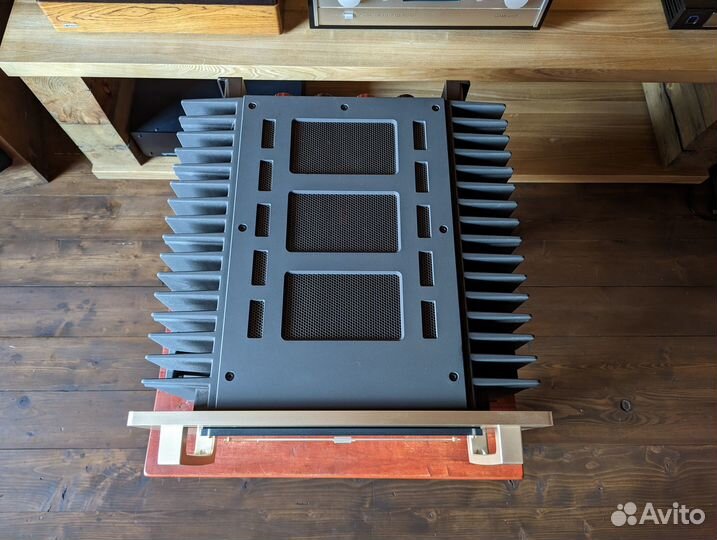 Accuphase P-1000 усилитель мощности