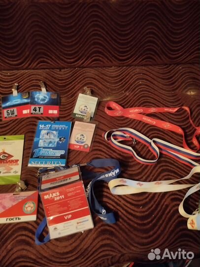 Коллекция бейджей с футбольных матчей