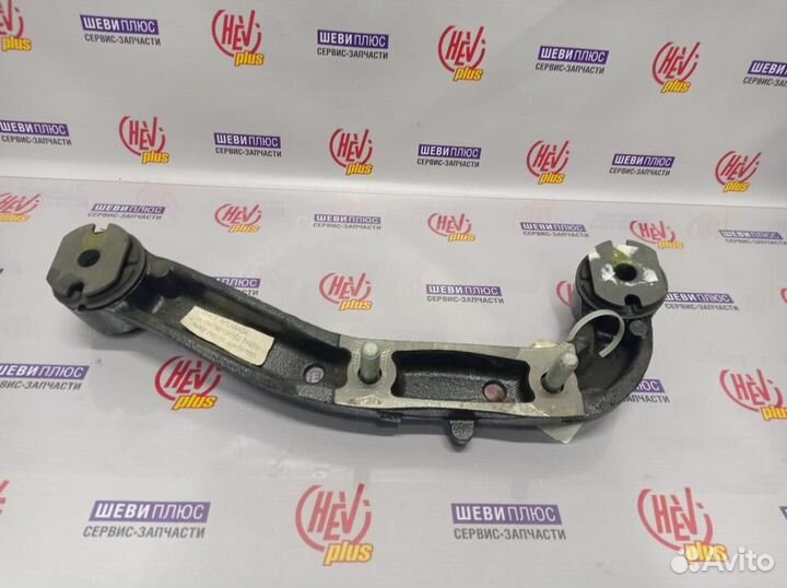 Кронштейн моста Cadillac Escalade