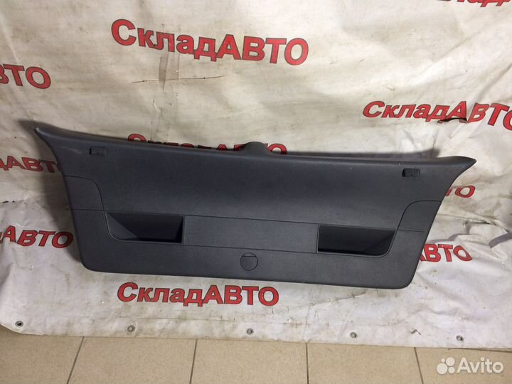 Обшивка двери багажника VAG Golf V 1K6867601E71N