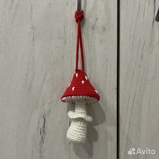 Брелок обвес на сумку мухомор