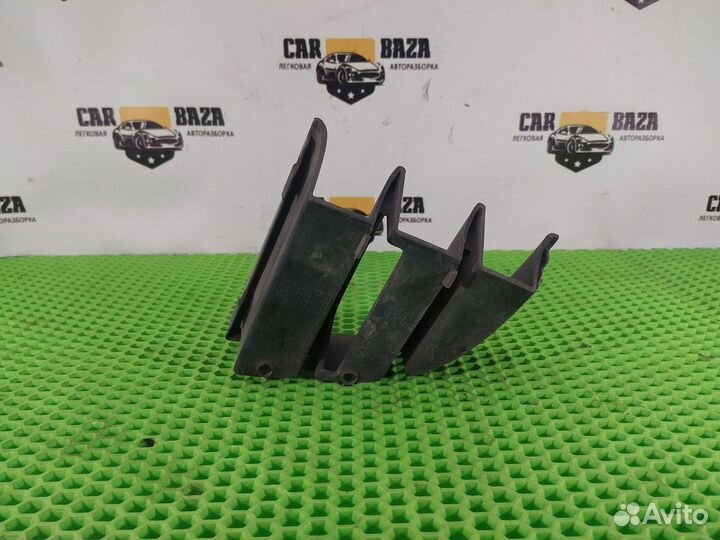 Решетка в передний бампер левая L Skoda Octavia