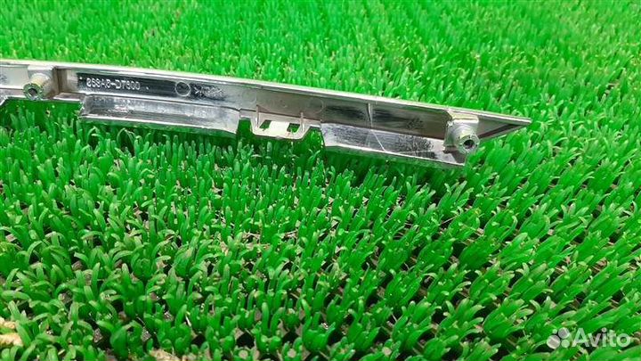 Молдинг решетки радиатора левый Hyundai Tucson TL