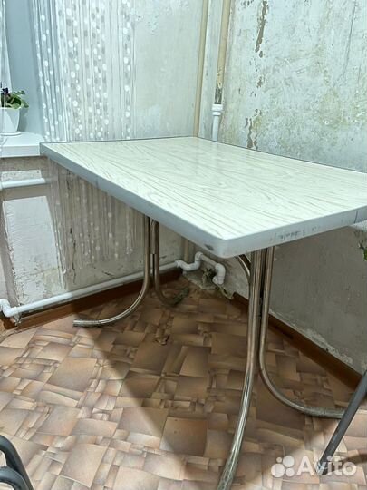 Кухонный стол