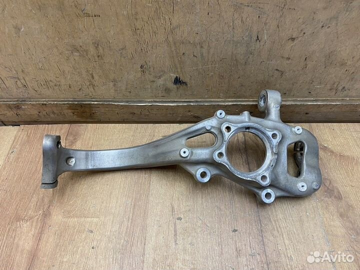 Кулак поворотный передний правый Audi Q7 4M 2015+