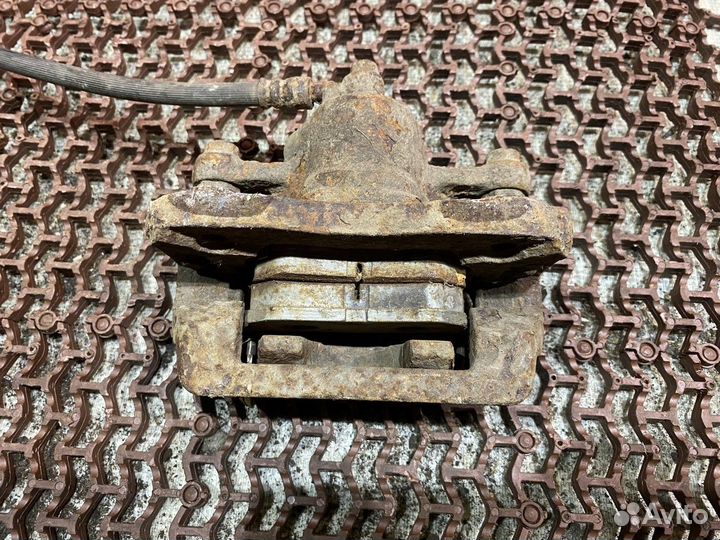 Суппорт задний левый Спортаж 2 Kia Sportage