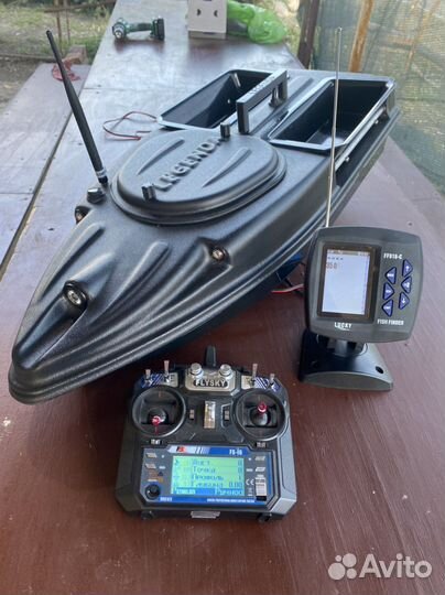 Прикормочный кораблик с gps и эхолотом