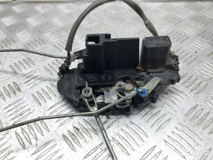 Замок боковой двери задний правый Kia Spectra