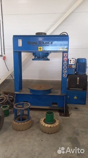 Напрессовка цельнолитых шин для погрузчков