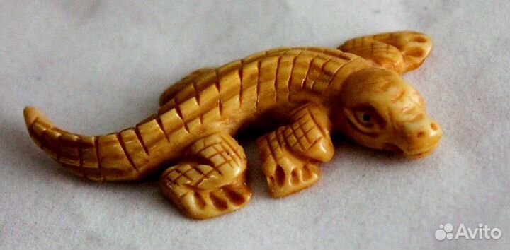 Крокодил - Нэцкэ из Кости резная Подвеска ru*57