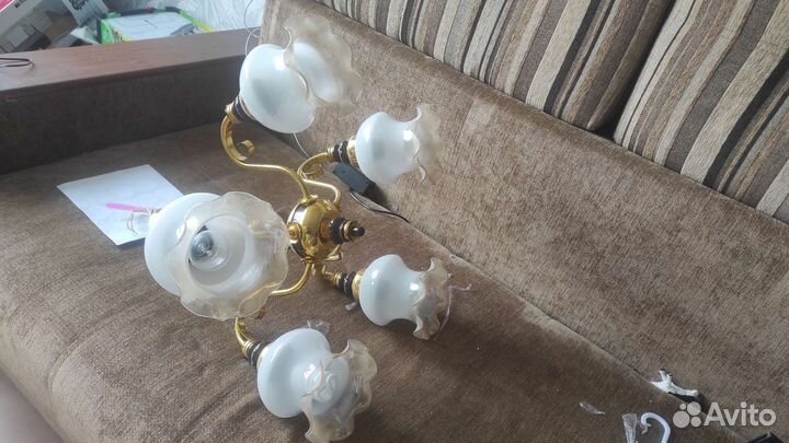 Люстра с плафонами