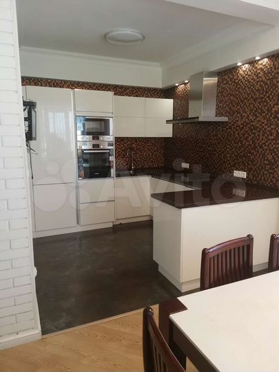 Коттедж 268,6 м² на участке 10 сот.