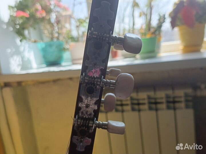 Классическая гитара шестиструнная