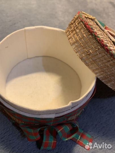 Шкатулка новогодняя круглая