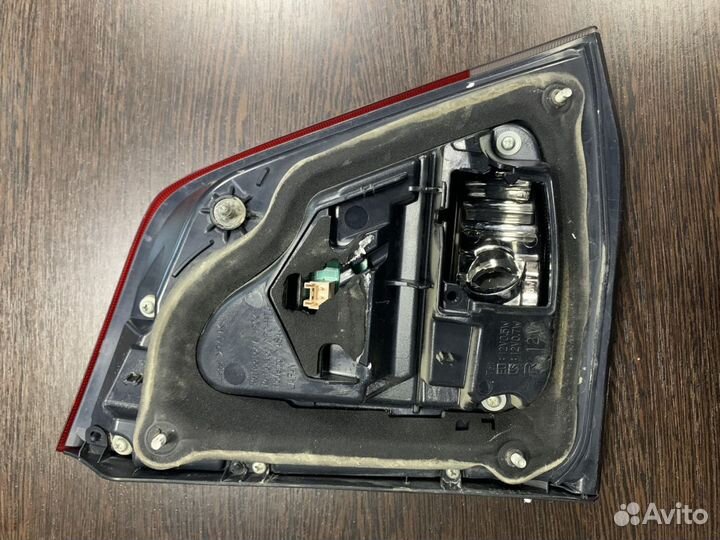 Фонарь внутренний правый Toyota LC 200 60-172