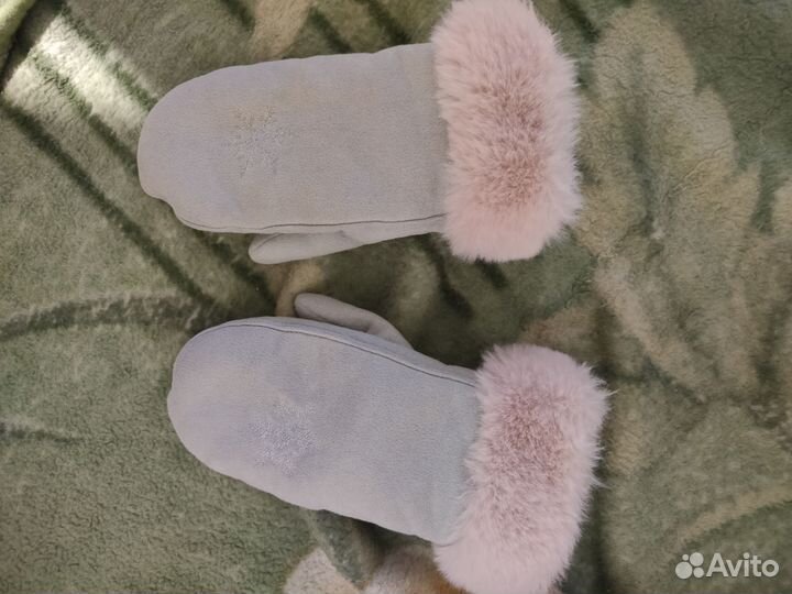 Варежки женские