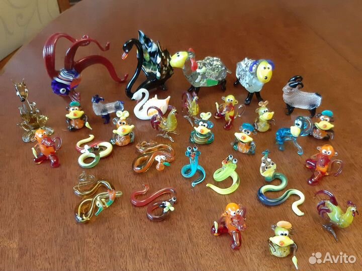 Фигурки из цветного стекла