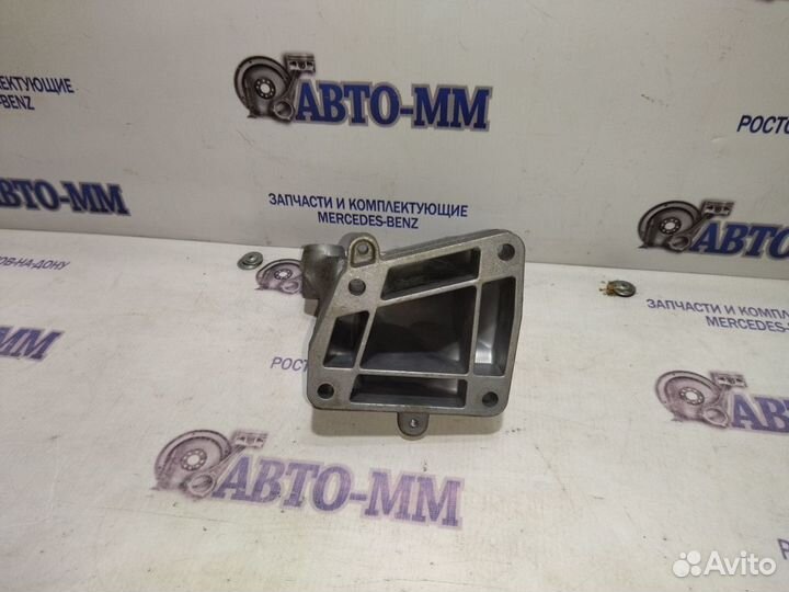 Кронштейн опоры двигателя справа Mercedes W219