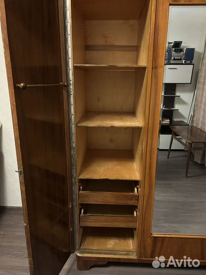 Шифоньер, шкаф