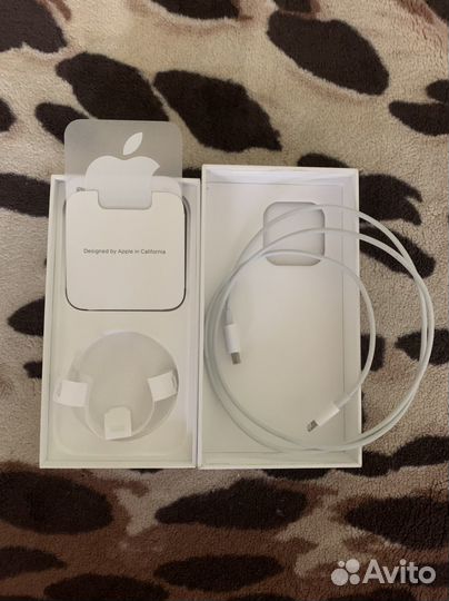Коробка от iPhone 14 pro