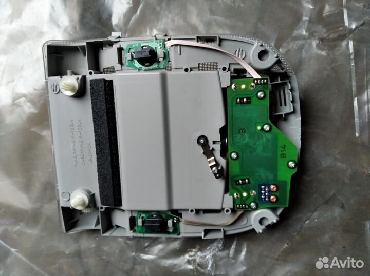 Плафон салона очечник Toyota Corolla 151 (150) 13г