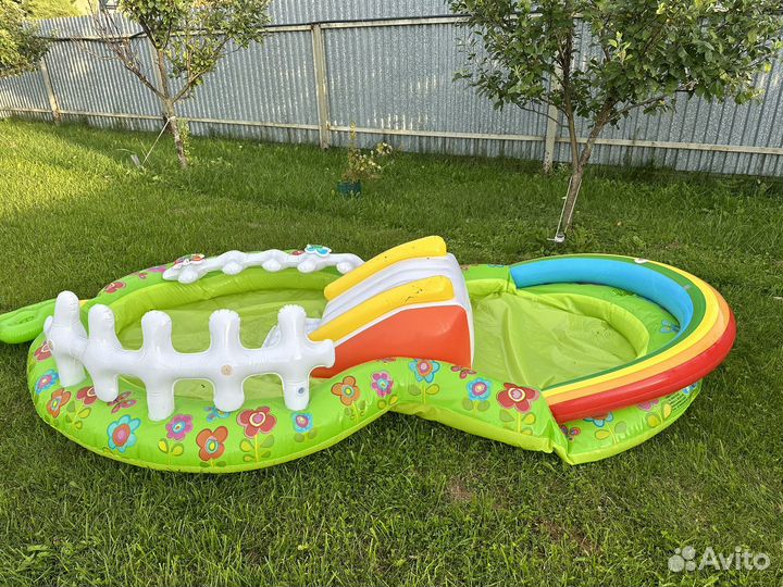 Детский бассейн с горкой