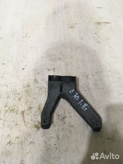 Кронштейн крепления двигателя BMW 3 Е36 1247496