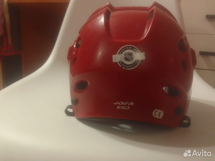 Шлем хоккейный jofa красный Б/у
