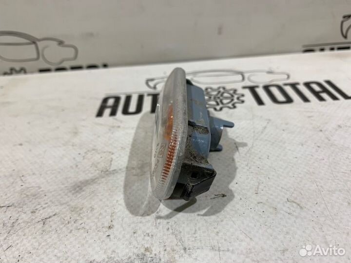 Повторитель поворота в крыло Volkswagen Polo sedan