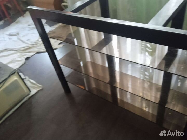 Стеклянная тумба под тв