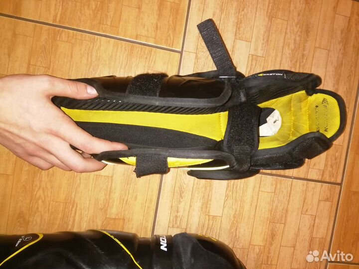 Хоккейные щитки easton stealth