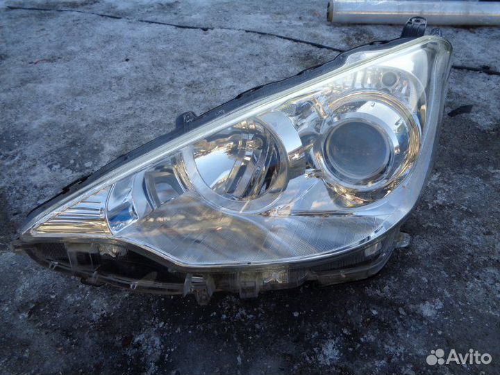Фара левая Toyota Aqua NHP10 2012