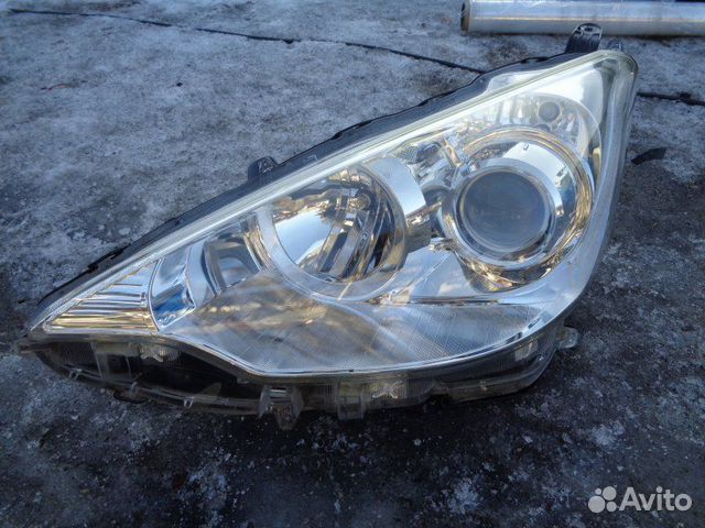 Фара левая Toyota Aqua NHP10 2012
