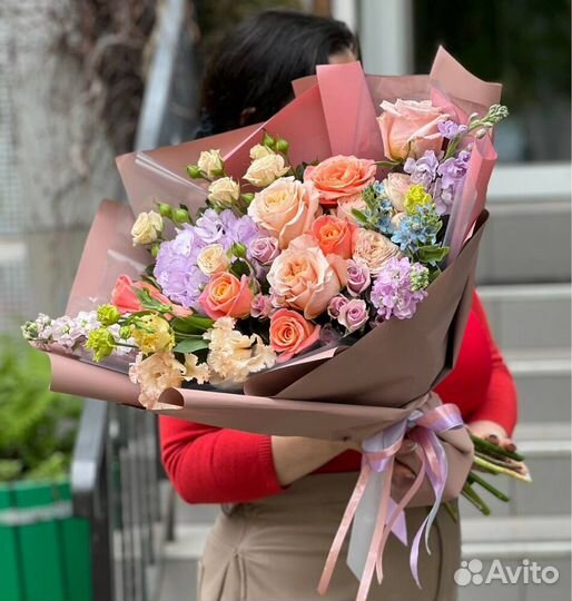 Композиции и букеты из цветов. Доставка