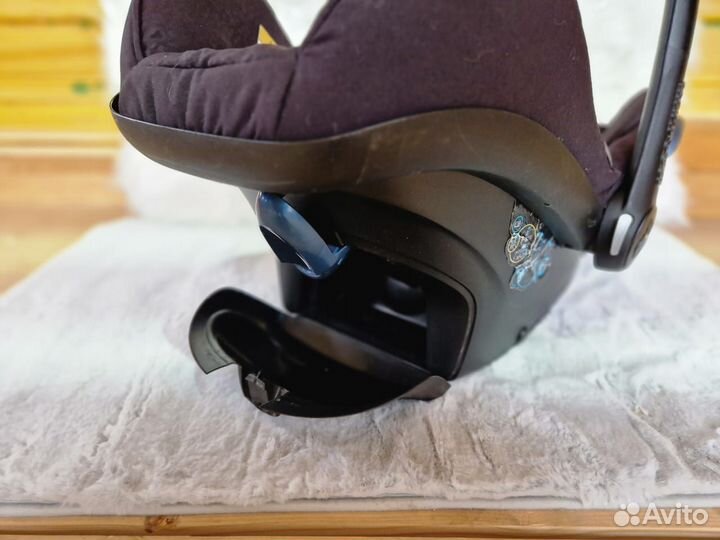 Детское автокресло (переноска )maxi cosi