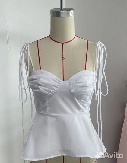 Топ с чашечками на завязках