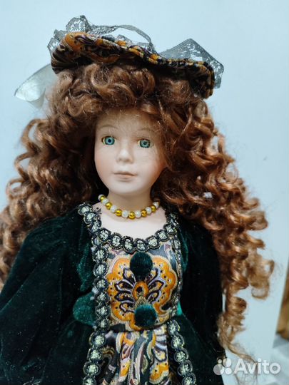 Кукла фарфоровая коллекционная