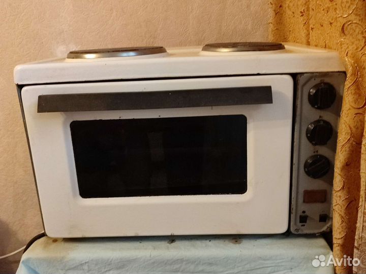 Печь электрическая с духовкой и поддоном. Рабочая