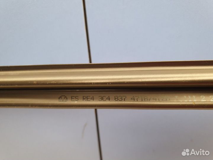 Накладка стекла передней левой двери Volkswagen Pa