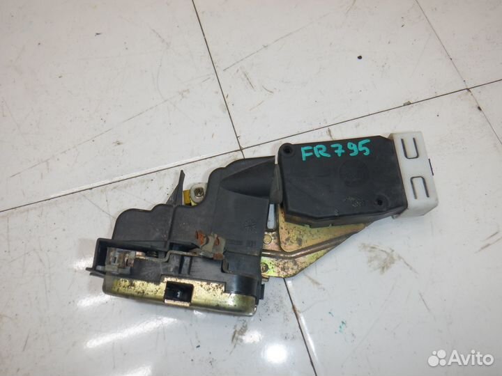 Замок двери передней правой Mitsubishi Space Star