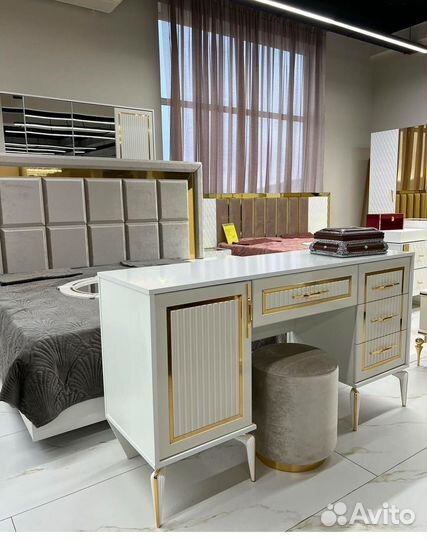 Спальные гарнитуры