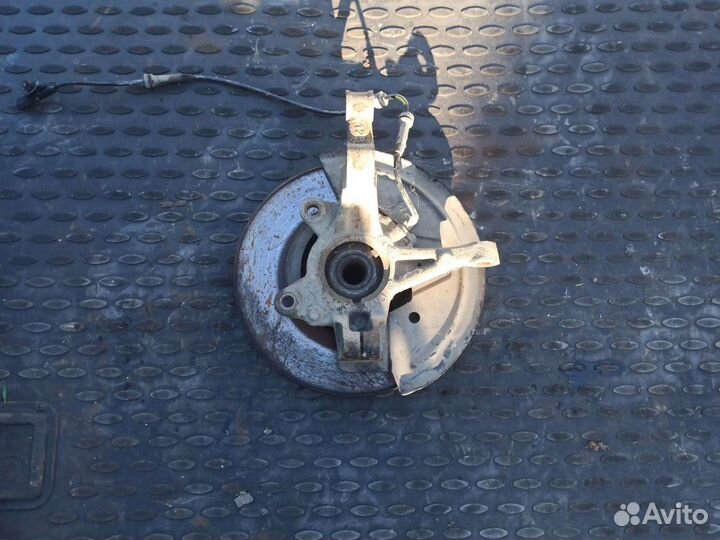 Кулак поворотный Левый правый Renault Logan 2