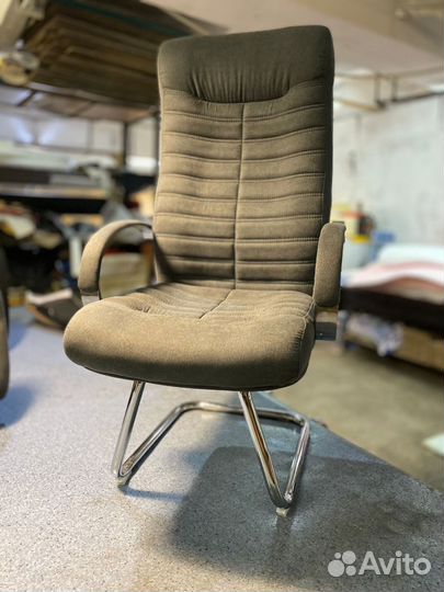 Офисное кресло