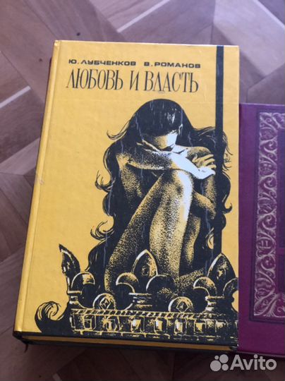 Книги много