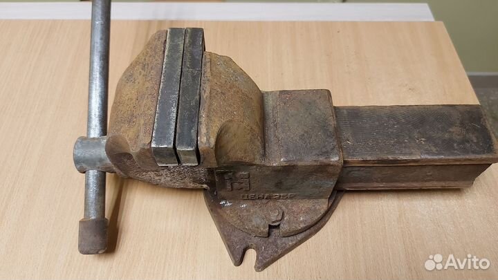 Тиски слесарные СССР