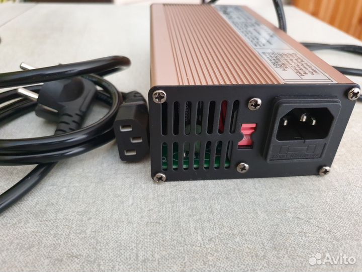 Зарядное устройство для электровелосипеда-самоката