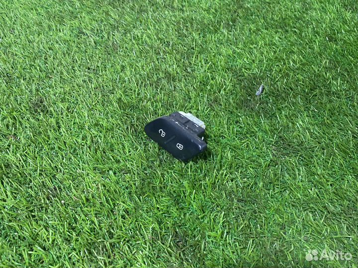 Кнопка центрального замка Volkswagen Polo