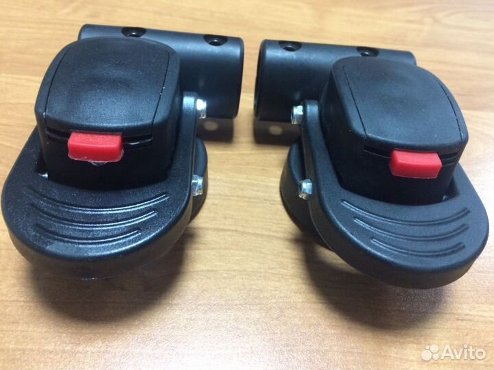 Крепление колеса поворотного коляски